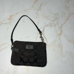 Coach : handbag or wristlet